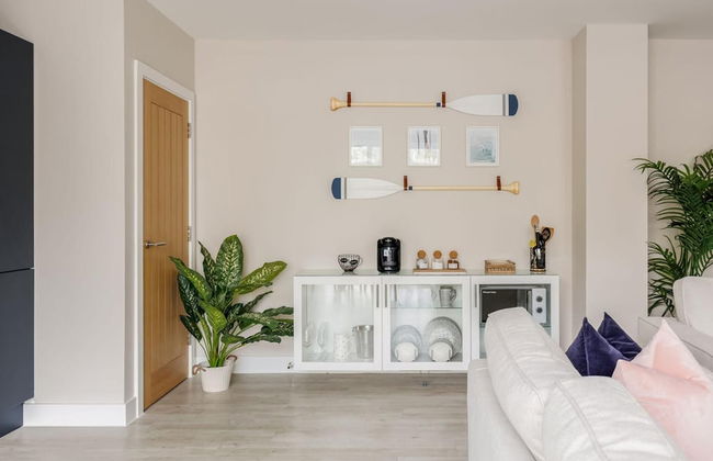 Modern 2bed Flat, Parking, Close to Beach & Shops - Photo 14