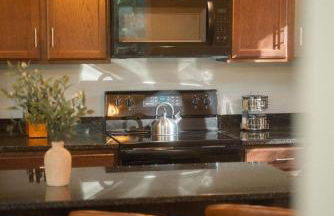 Modern 2 BD cabin with hot tub & Games & Central Loc - Foto 49