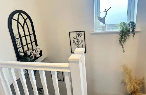 4 Bed House - Sleeps 7 - Pets - Parking - Wifi - Foto 13