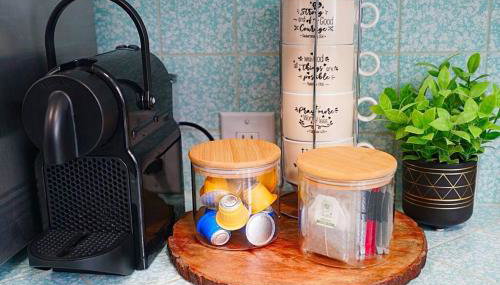 Beautiful Renovated Cozy Forest Home with Hot Tub in Crestline - Foto 5