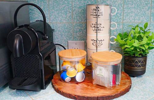 Beautiful Renovated Cozy Forest Home with Hot Tub in Crestline - Foto 5