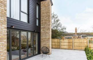 Stylish new Home With Parking - King Beds Garden - Foto 78