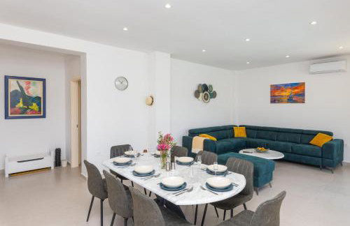 Familiy Villa Navis with heated pool - Photo 39