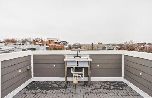 5-Bedroom Home with 2 Kitchens & Rooftop Deck, U Street and Shaw - Foto 45