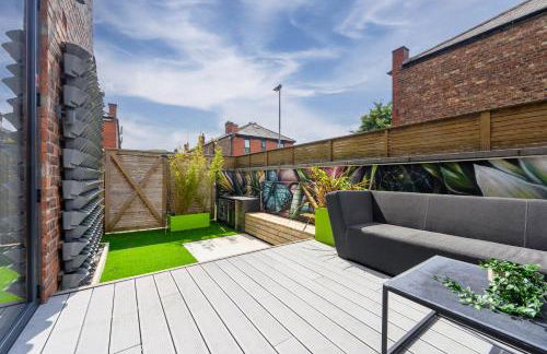 West Didsbury Retreat l Cinema l Sleeps 8 - Photo 37