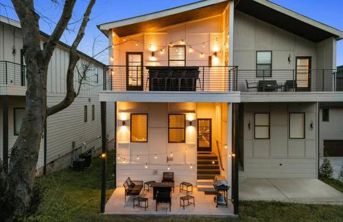 Nash House & Bars of Broadway with Patio Bar and Views! 8min Downtown! Sleeps 12! - Foto 56