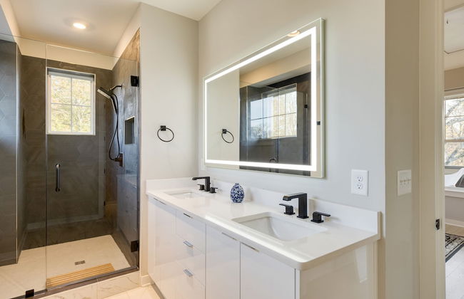 The Stage by Avantstay Chic 4bdr w Covered Balcony Modern Newly Built - Photo 24