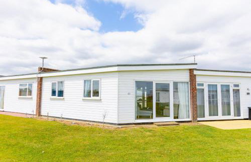 Sea View Holiday Chalet, access to sandy beach - Pets go free - Foto 30