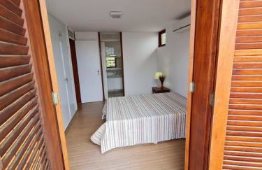 Casa Super Agradável, 250 metros da praia da Areia Preta, cinco quartos com ar, wifi, garagem, completa - Foto 22