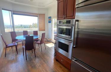 Big Bright Burlingame Hills Bay View Home - Foto 6