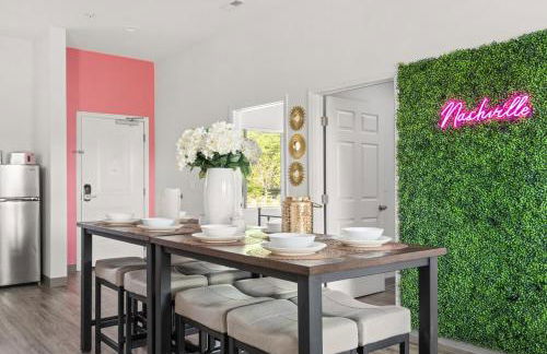 Unit 106 Stylish Condo with Free Parking and Close to Downtown - Foto 26