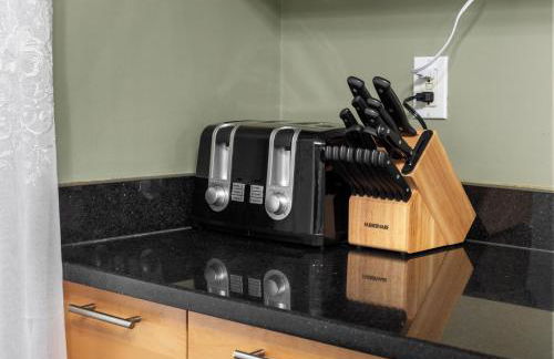 Bright & Spacious 3BR, Mins from Downtown, Easy to Gillette, Parking - Foto 41