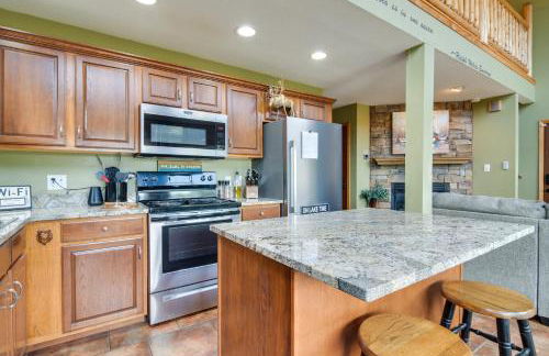 Hot Tub and Fire Pit! Lake-View Home in Blue Eye - Foto 11