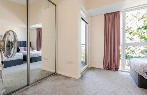 Comfortable 3-Storey House with Free Car Parking - Foto 39