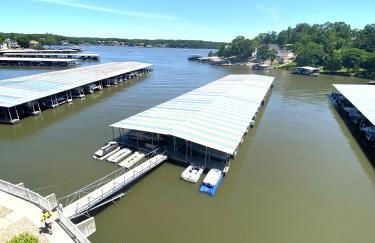 B Lakefront! Remodeled, Boat Slip, Patio Views, Pool, Boat Ramp, WIFI - Foto 38