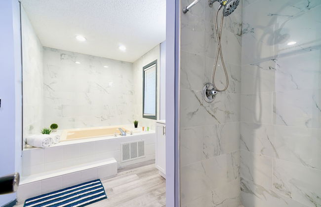 4BD Family Cottage in Pocono Forest W Private Pool & Hot-tub by RedAwning - Foto 14