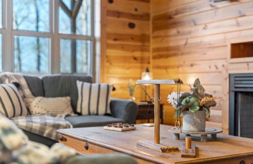 Cabin 5 Mtn View Cabin Near River with Hot Tub and Fire Pit - Foto 15