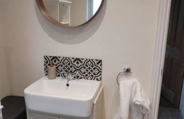 Spacious and sunny accommodation with Underfloor heating throughout - Photo 6