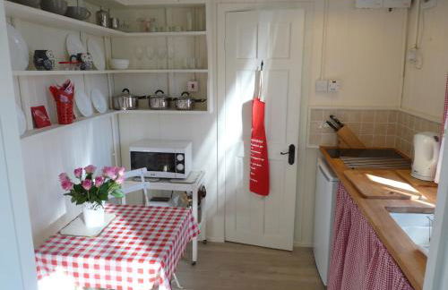 Romany Wagon & Cwtch - Photo 6