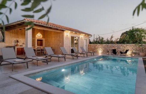 Nice Home In Zminj With Sauna - Photo 3