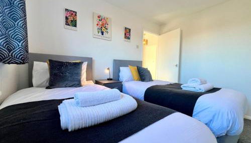 J&J stays 5 bedroom detached house in Peterborough with parking - Foto 1