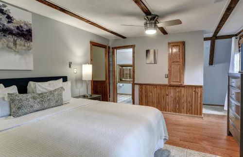 Charming Renovated Cabin with Fireplace - Foto 27