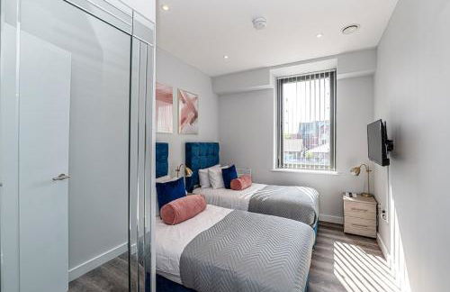 #94 Lux Crosby Gardens Apartment - 10 mins to Crosby Beach - Sleeps 4 - " Perfect for Business travelers and Small Families - Free Parking" - Foto 19