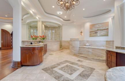 Bay Estate Luxe Waterfront Home w/ Private Pier, Main+guest House, Bay Views - Foto 40