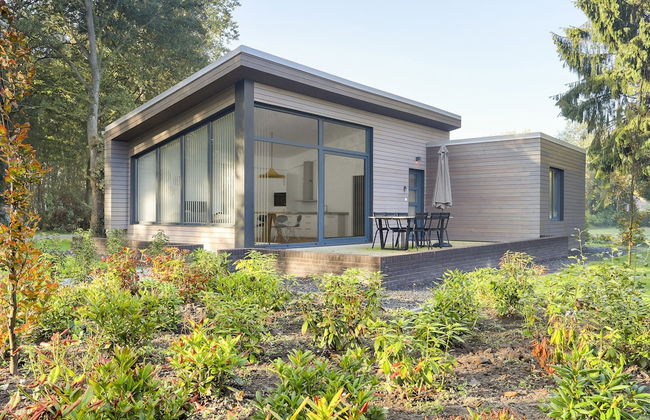 Getaway With Covered Veranda - Photo 23