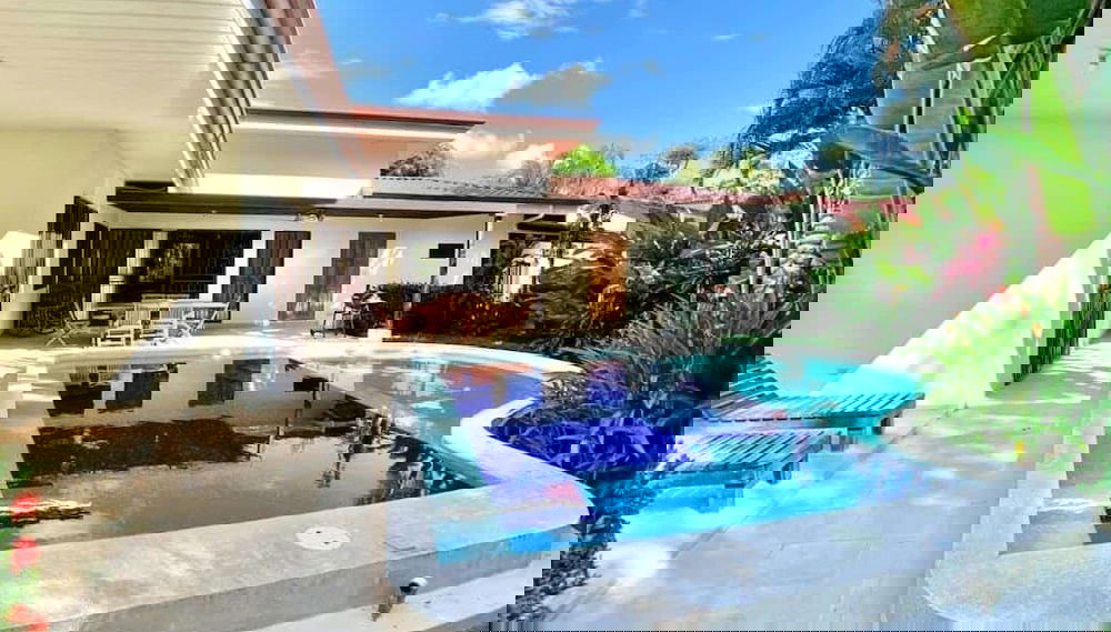 Heart of Jaco: Luxury Villa with Pool by RedAwning - Foto 1, Imagen principal