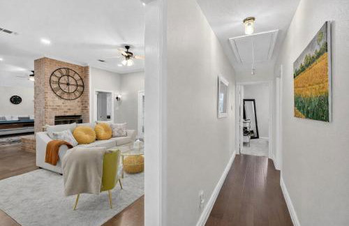 DFW Family Fun Retreat Game Room Pool Table Air Hockey Arcade Work Space Grill BBQ Firepit - Foto 47