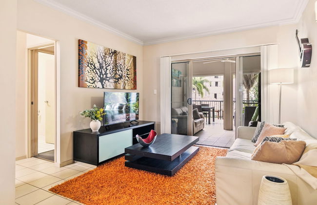 Pool view two-bedroom apartment - Foto 1