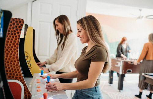 Boho Haven Hideaway - Walk to Pool,Theater,Arcades, Firepit, Lake Access - Foto 52