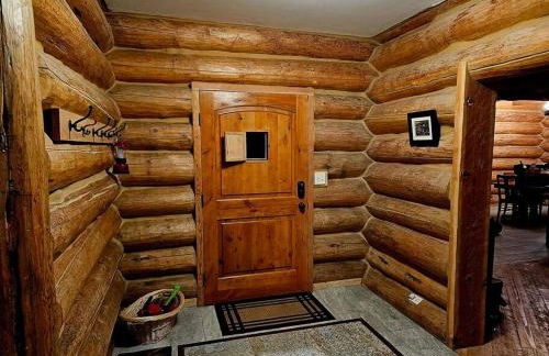 Moose Mtn Lodge/Luxury Cabin/Hot Tub/Fireplace - Foto 16