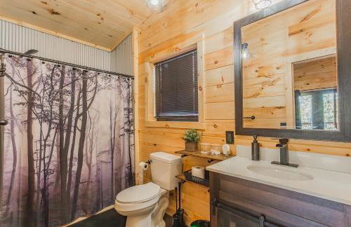 Cozy Cabin Retreat w/ Hot Tub & Nature Views - Foto 12