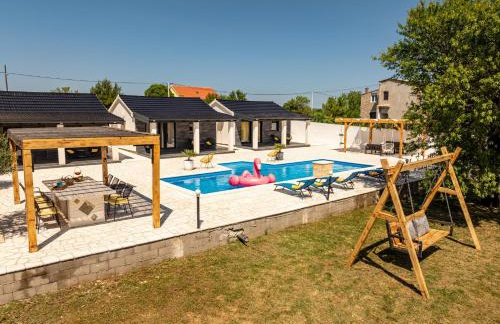 Unique Villa V with large pool - Photo 1