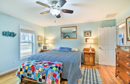 Waterfront Gladwin Home with Deck and Fire Pit! - Foto 13