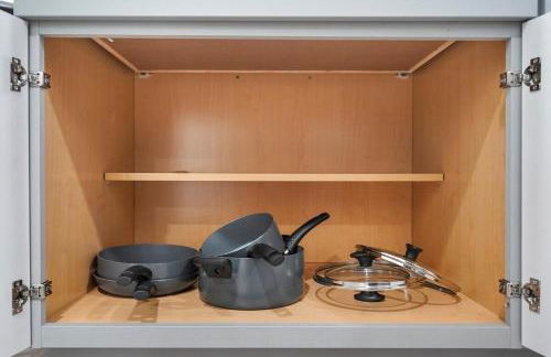 1 mile from the Beach Fire Pit, Patio, Parking! - Foto 14