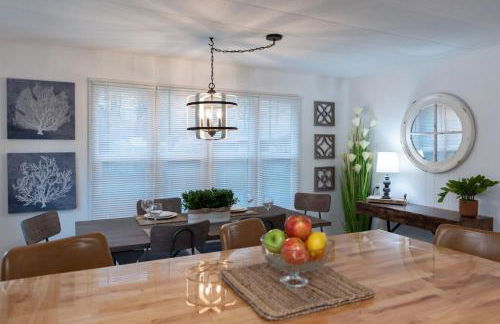 Stylish and Spotless Beach Getaway - Foto 13