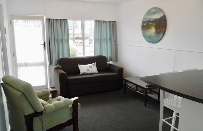 Raglan Palm Beach Motel - Photo 41