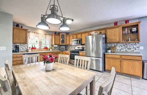 Large Cleveland Home with Fire Pit and Backyard! - Foto 4