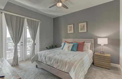 Chic 3BDR for 6 with Pool & Hot Tub Overlooks Marina - Foto 6