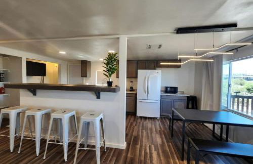 Modern Cabin with Arcade, Foosball Table and Fire Pit in Meadview, Arizona - Foto 12