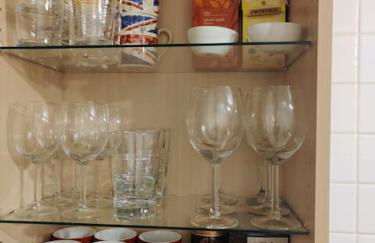 Next to the Palace and Royal Mile with parking - Photo 17