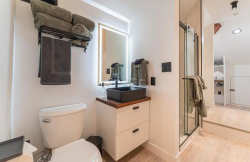 Artisan Oasis-hot Tub Fire Pit 8bd Whole House - Photo 32