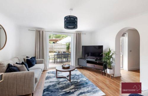 Guildford - 3 Bedroom Home - Driveway & Garden - Photo 1