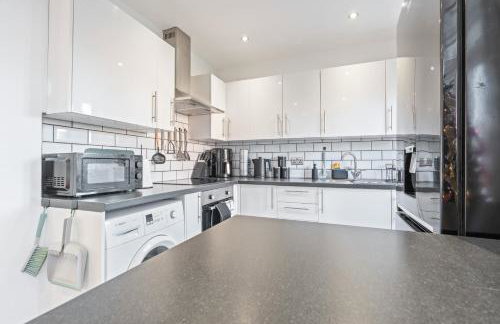 #82 Stylish Shirley Home - Sleeps 8 - NEC Solihull BHX - " Perfect for Contractors and Families - Free Parking" - Foto 24