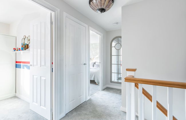 4 Bedroom Detached House 5mins Walk to Shopping Village - Foto 34