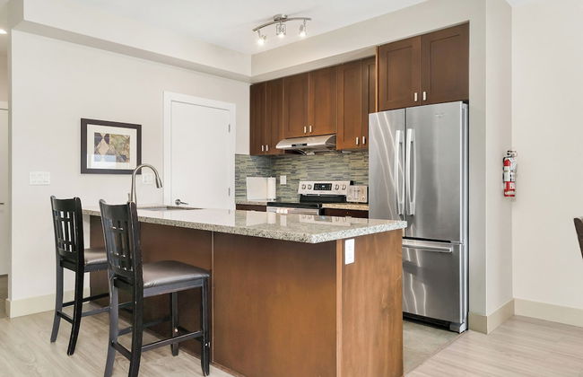 Lakefront Lux 2BR Symphony Of Comfort - Photo 14