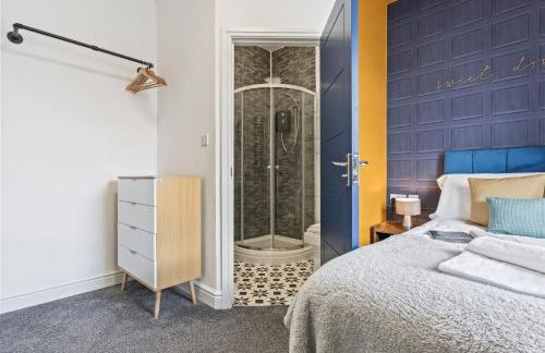 4 Beds 3 Bath (2-ensuites) Free Parking 75Mbps - Foto 3